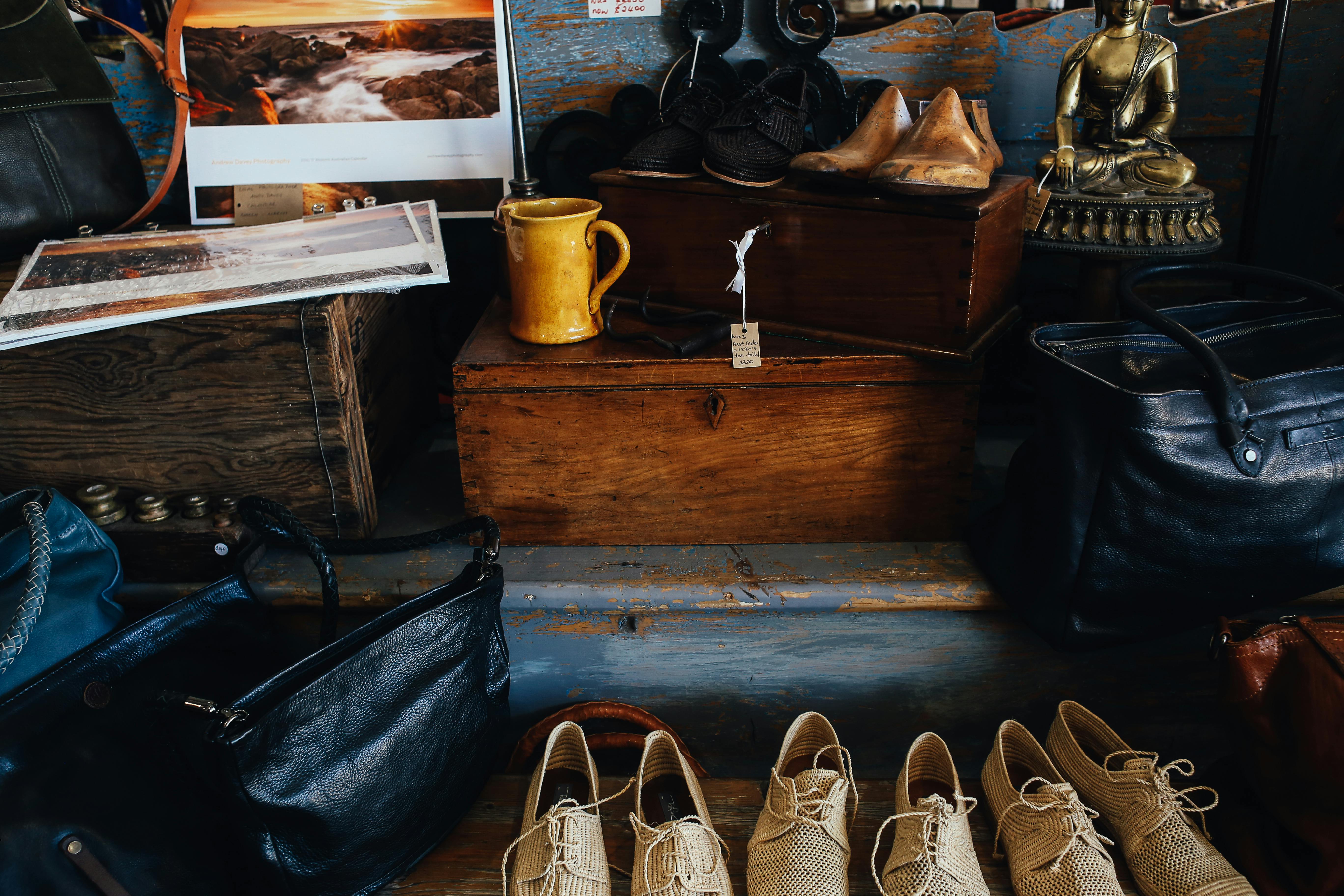 Necessaires